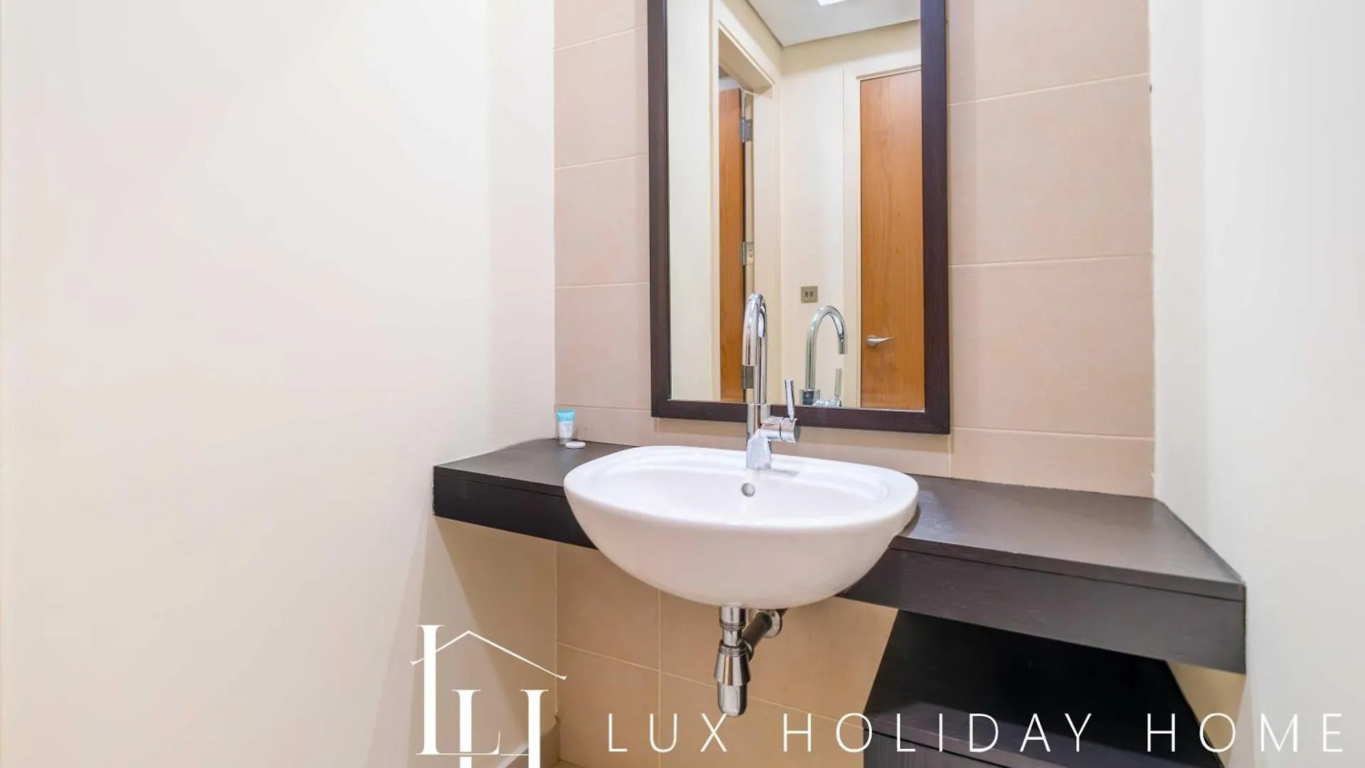 アパート Lux The Palm Burj View Suite ドバイ