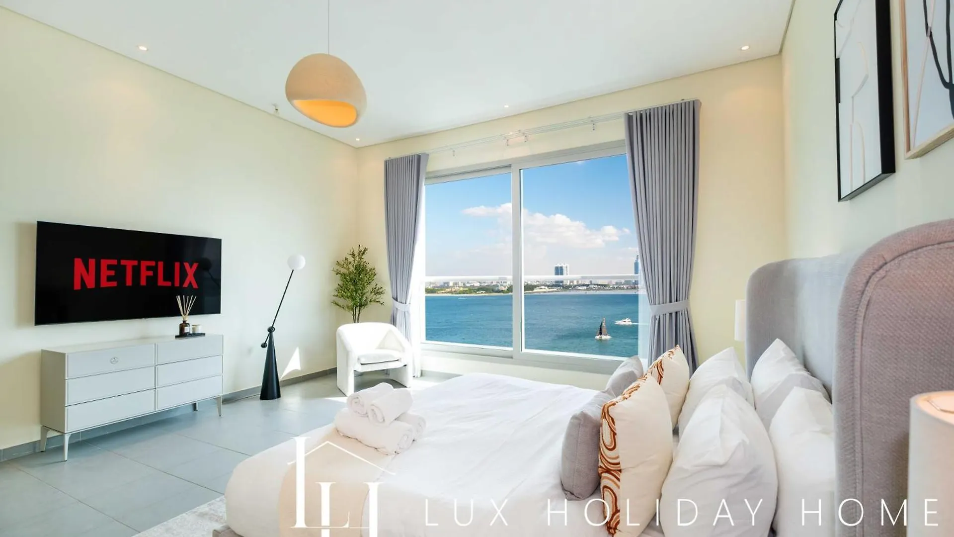 Lux The Palm Burj View Suite Dubai