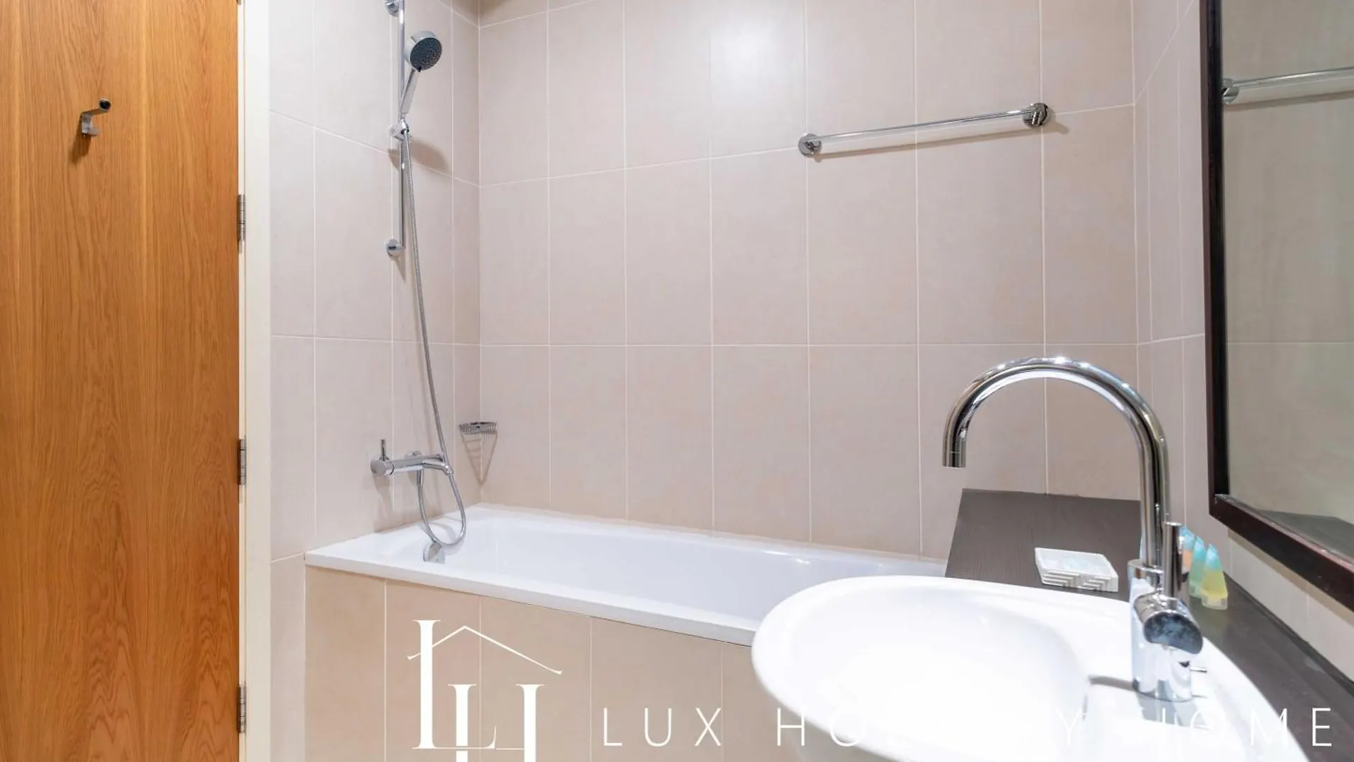 Lux The Palm Burj View Suite Dubai 0*,